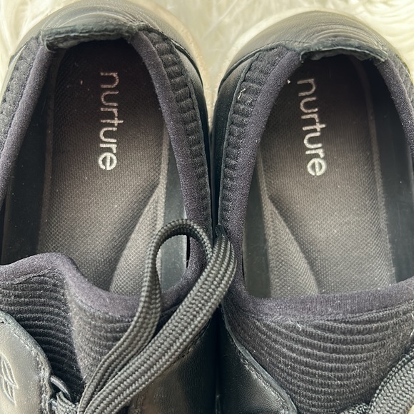 Like new Nurture black leather comfort sneakers - Picture 5 of 12